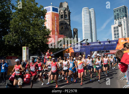 Berlin, Allemagne. Août 12, 2018. Athlétisme : Marathon, championnat d'Europe, les hommes : les participants à démarrer la course. Crédit : Sven Hoppe/dpa/Alamy Live News Banque D'Images