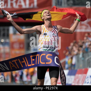 Berlin, Allemagne. Août 12, 2018. Athlétisme : Marathon, championnat d'Europe, les hommes : Koen Naert de Belgique a bientôt sur la ligne d'arrivée. Crédit : Sven Hoppe/dpa/Alamy Live News Banque D'Images