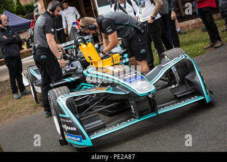 Worcestershire, Royaume-Uni. 12 août 2018. UK debut des courses Jaguar nouvelle Formule E race car la J-TYPE 2 à Shelsley Walsh avec leur pilote de course Mitch Evans 12 Août 2018 Crédit : Steven re/Alamy Live News Banque D'Images