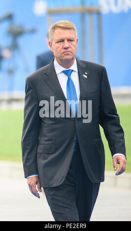 12.07.2018. Bruxelles, Belgique. Werner-Iohannis Klaus, Président de la Roumanie d'arriver à l'OTAN (Organisation du Traité de l'Atlantique Nord) SOMMET MONDIAL 2018 Banque D'Images