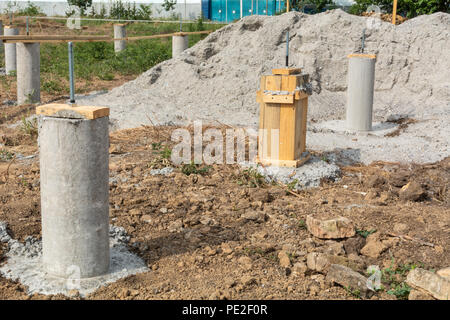 Fondation sur pieux. Une série de photo de construire des maisons. Banque D'Images