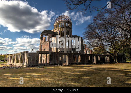 Photographie HDR de la bombe atomique (Dôme de Genbaku) Dōmu, partie de l'Hiroshima Peace Memorial à Hiroshima, au Japon. Banque D'Images