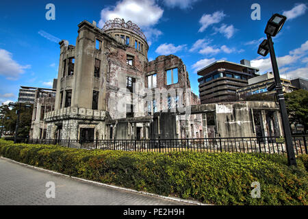 Photographie HDR de la bombe atomique (Dôme de Genbaku) Dōmu, partie de l'Hiroshima Peace Memorial à Hiroshima, au Japon. Banque D'Images