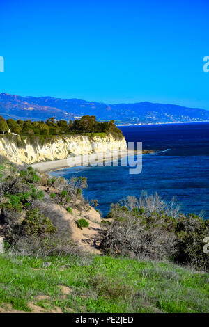 Les falaises et la plage de Point Dume à Malibu, Californie Banque D'Images