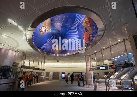 L'entrée du métro avec une mosaïque de verre,à l'Hudson Yards # 7 gare à Manhattan, New York. Banque D'Images