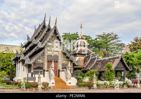 Viharn Luang à l'intérieur du Wat Chedi Luang un temple bouddhiste à Chiang Mai, Thaïlande du Nord Banque D'Images
