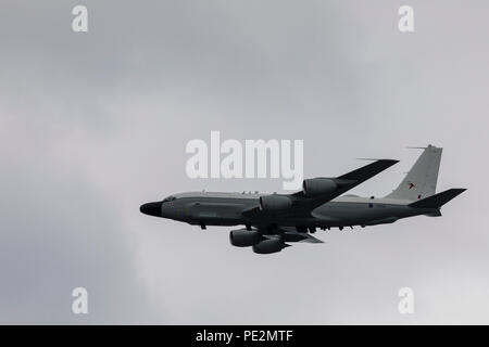 Une RC-135W Mixte Rivet RAF avions de surveillance électronique pour la RAF100 passage aérien sur Londres. Banque D'Images