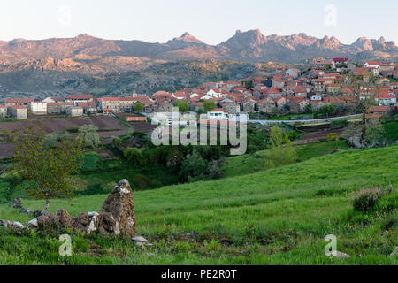 Pitoes das Junias village à l'aube, Trás-os-Montes, Portugal Banque D'Images