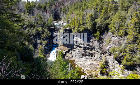 Linville Falls dans l'ouest de la Caroline du Nord, USA Banque D'Images