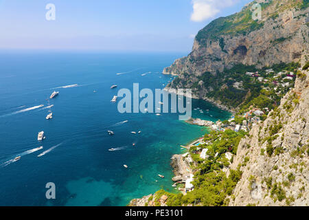 Vue spectaculaire de Capri côte rocheuse, l'île de Capri, Campanie, Italie Banque D'Images