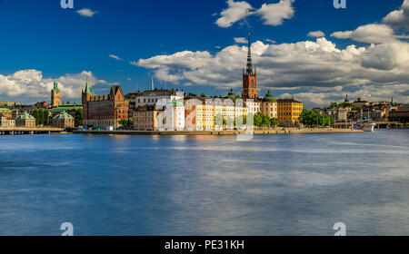 Stockholm, Suède - le 21 août 2017 : vue panoramique des édifices gothiques dans la vieille ville, Gamla Stan en église Riddarholmen et l'enterrement, Banque D'Images