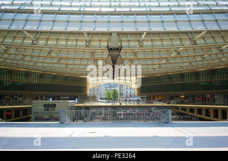 Paris, France, 14 juillet 2018 : Le forum des Halles un moderne centre commercial dans le centre de Paris, France Banque D'Images