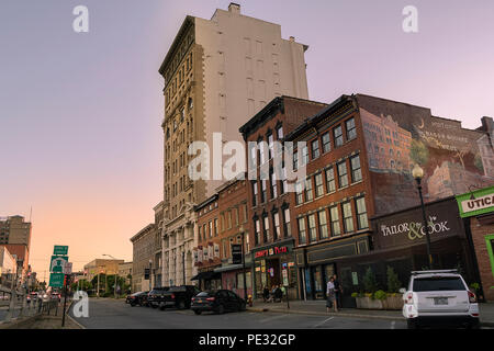 UTICA, NY, USA - JUN. 20, 2018 : Bloc de Vieux Bâtiments dans Genesee Street Quartier historique dans le centre-ville d'Utica, New York State, USA. Cette zone est une Nati Banque D'Images