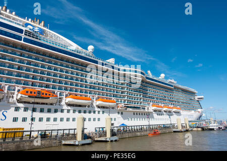 Royal Princess bateau de croisière amarré à Liverpool Banque D'Images