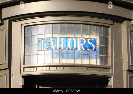 Vitraux de tailleurs sign in Stroud, Angleterre Banque D'Images