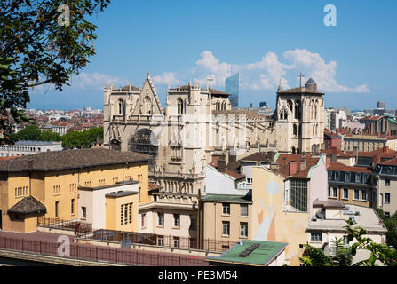 Vue sur Cathédrale Saint-Jean-Baptiste de Lyon une église catholique romaine située sur la place Saint-Jean à Lyon France Banque D'Images