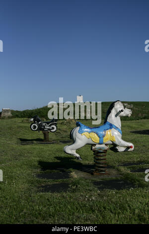 Cheval et moto sur des ressorts en aire de jeux pour enfants, Dumfries and Galloway Banque D'Images