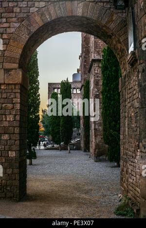 Les rues étroites du quartier gothique de Barcelone le matin - 1 Banque D'Images