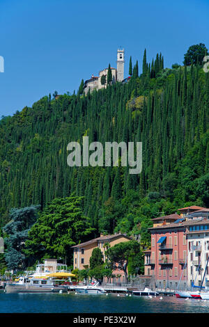 Promenade et port de Toscolano-Maderno, province de Brescia, Le Lac de Garde, Lombardie, Italie Banque D'Images