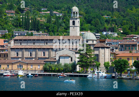 Cathédrale Santa Maria Annunziata à la ville Salò, Lac de Garde, Brescia, Lombardie, Italie Banque D'Images