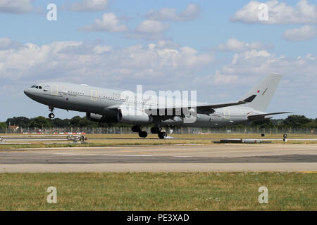 A330 de la Royal Air Force en vol Voyager/cargo) sur l'approche de la RAF Mildenhall. Banque D'Images