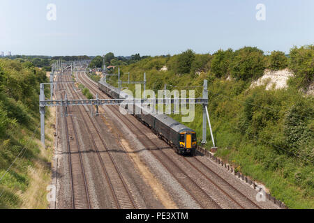 Une première classe 387 Great Western Railway electric commuter train passant Fontenoille sur la Great Western main line électrifié Banque D'Images