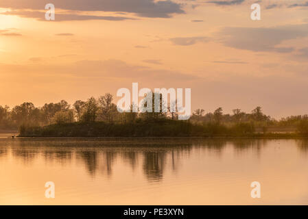 Le coucher du soleil, Crex Meadows Wildlife Management Area, printemps, WI, États-Unis d'Amérique, par Dominique Braud/Dembinsky Assoc Photo Banque D'Images