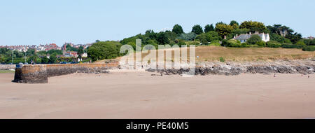 Point frères House et Old Harbour Breakwater, Barry Island, au Pays de Galles Banque D'Images