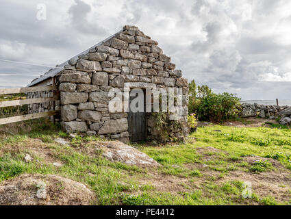 Dépendance de granit dans une petite maison de Ni ou Inis Née près de Roundstone dans le Connemara en Irlande Banque D'Images