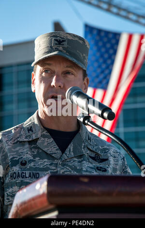 Le colonel Bradley Hoagland, 11e Escadre/JBA commandant, prend la parole lors d'une cérémonie à la Diane Patriot Day Heritage Park, Joint Base Andrews, dans le Maryland, le 11 septembre 2015. La cérémonie a rendu hommage aux premiers intervenants et aux victimes des attaques terroristes du 11 septembre 2001. (U.S. Air Force photo par un membre de la 1re classe Philip Bryant/libérés) Banque D'Images