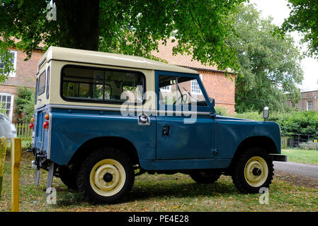 Land Rover série 3 dans la campagne anglaise Banque D'Images