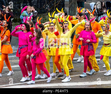 L'école de samba danseuses, défilé de carnaval de Strasbourg, Alsace, France, Europe, Banque D'Images