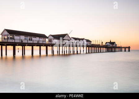 Lever du soleil sur le quai, à Southwold, Suffolk Banque D'Images