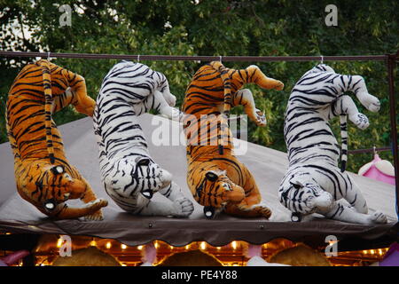 Tigres en peluche, Grand Prix du carnaval. Bristol Balloon Fiesta, UK. Août, 2018. Banque D'Images