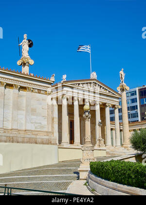 Façade principale de l'Académie d'Athènes, Grèce académie nationale, flanquée par Athena et Apollon piliers. Athènes, attique, Grèce. Banque D'Images