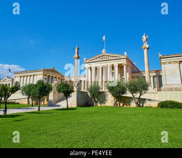 Façade principale de l'Académie d'Athènes, Grèce académie nationale, flanquée par Athena et Apollon piliers. Athènes attique, Grèce. Banque D'Images