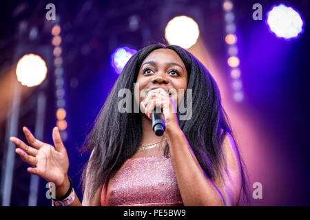 Norvège, Oslo - Août 09, 2018. Le rappeur américain et le parolier Noname effectue un concert live au cours de la fête de la musique 2018 Øyafestivalen norvégien à Oslo. (Photo crédit : Gonzales Photo - Terje Dokken). Banque D'Images