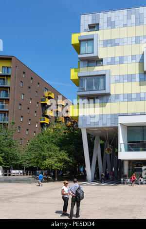Le Centre de développement immobilier et les aboiements du Centre d'apprentissage, la place de l'Hôtel de Ville, London, London Borough of Barking, Greater London, Angleterre, Royaume-Uni Banque D'Images