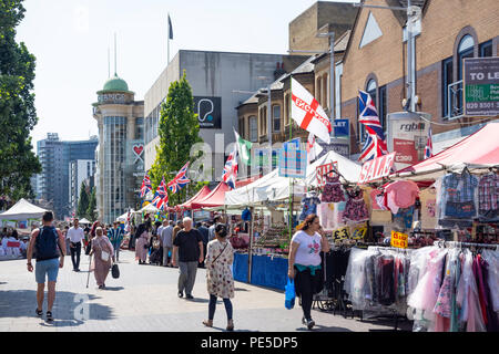 La rue du marché, Ilford High Road, Ilford, région de Redbridge, Greater London, Angleterre, Royaume-Uni Banque D'Images