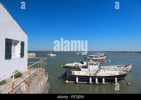 Ile de Ré Bateaux dans le port du village de Loix Banque D'Images
