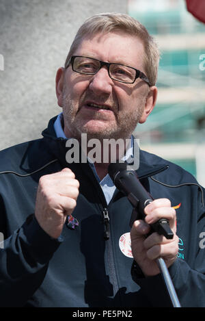 Tower Hill, Londres, Royaume-Uni. 28 avril 2016. Shadow chancellor John McDonnell avec Unite, Len McCluskey, Secrétaire général de prendre part cette année' Banque D'Images