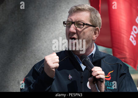 Tower Hill, Londres, Royaume-Uni. 28 avril 2016. Shadow chancellor John McDonnell avec Unite, Len McCluskey, Secrétaire général de prendre part cette année' Banque D'Images