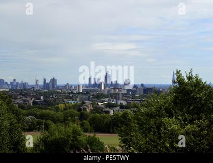 Vue de Londres à partir de la colline du Parlement sur Hampstead Heath Londres Royaume-Uni. Banque D'Images