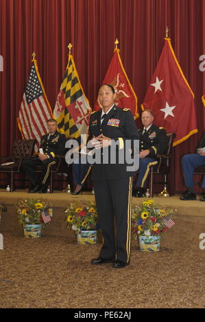 Neuf sous-officiers à partir de la classe de l'école candidate Adjudant 15-001 a obtenu son diplôme dans la région de Edgewood Aberdeen Proving Grounds, Md., le 3 octobre 2015. La famille et les amis des candidats ainsi que des invités de marque ont assisté à la cérémonie, organisée par le major-général (MD) Linda L. Singh. Banque D'Images