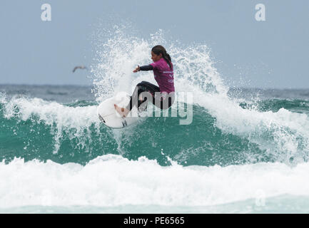 La plage de Fistral, Newquay, Royaume-Uni. 12Th Aug 2018. Roxy Surf Boardmasters ouvert Concours, Juliette Lacome surfeur français remporte le titre., août, 12th, 2018 Robert Taylor/Alamy Live News. Newquay, Cornwall, UK. Crédit : Robert Taylor/Alamy Live News Banque D'Images