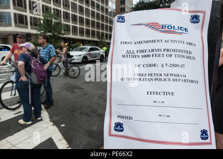 Washington, DC, USA. 12 août, 2018. L'un des nombreux avis affiché près de la Maison Blanche le jour de l'unification de la droite nationalistes blancs rallye sur le premier anniversaire de la violente Charlottesville, Virginie rally. Bob Korn/Alamy Live News Banque D'Images