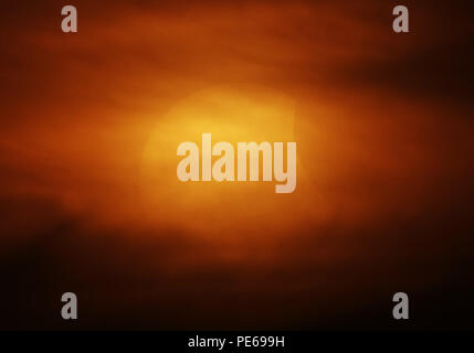 Dalian, Dalian, Chine. Août 13, 2018. Dalian, Chine-l'éclipse solaire partielle peut être vu à Dalian, Liaoning Province du nord-est de la Chine. Crédit : SIPA Asie/ZUMA/Alamy Fil Live News Banque D'Images