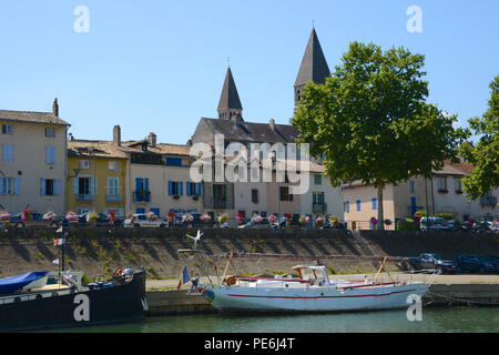 Riverside village le long de la Saone, France Banque D'Images