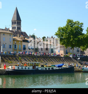 Riverside village le long de la Saone, France Banque D'Images