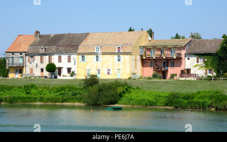 Propriété en bord de rivière le long de la Saone, France Banque D'Images